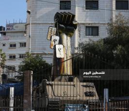مجسم جنود الاحتلال الأسرى (3).JPG
