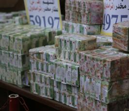 وزارة الداخلية تعقد مؤتمراً صحفياً تعلن فيه حكمها بالإعدام على اثنين من تجار المخدرات والأشقال الشاقة لثالث ‫(38470147)‬ ‫‬