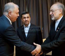 الرئيس الفلسطيني محمود عباس يلتقي بالرئيس الإيراني أحمدي نجاد بالقاهرة