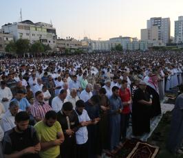  صلاة العيد وسط مدينة غزة ‫(31174546)‬ ‫‬