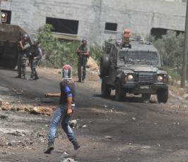خاص فلسطين اليوم..قوات الاحتلال تقمع مسيرة كفر قدوم المنددة بالاستيطان