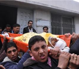 بالصور:جماهير غفيرة تشيع جثمان الشهيد إبراهيم منصور الذي قتلته قوات الاحتلال أمس الخميس