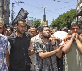 جماهير رفح تشيع شهداء مجزرة عائلة غنام من مسجد العودة وسط رفح