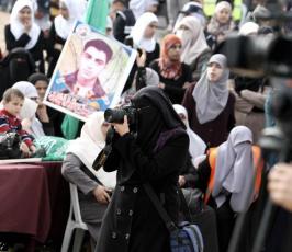 صحفيات يزاحمن الصحفيين في التصوير بغزة