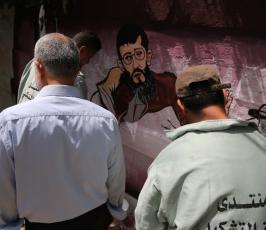 لوحة جدارية فنية اسناداً لإضراب الشيخ خضر عدنان تنظمها مهجة القدس أمام مقر الصليب بغزة  ‫(1)‬