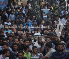 جماهير غفيرة تشييع جثمان الشهيد رائد جندية وتطالب القصاص من القتلة