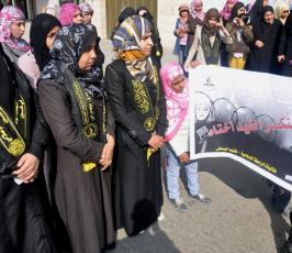 الرابطة الاسلامية تنظم وقفة تضامنية أمام الصليب الأحمر تضامناً مع الاسرى بسجون الاحتلال