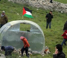 خاص فلسطين اليوم.اعتقالات وإصابات بالاختناق في "المناطير" قرب نابلس