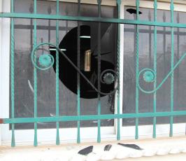 المستوطنون يحطمون  أبواب مسجد أبي بكر الصديق ونوافذه في نابلس، وخطهم شعارات عنصرية على جدرانه، وإضرامهم النار في أرجائه.