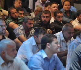 الجهاد تقيم صلاة الجمعة أمام مقر الصليب الأحمر بمدينة غزة