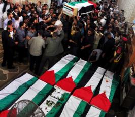 قادة الفصائل تؤدي صلاة الجنازة على رفات الشهداء بالمسجد العمري الكبير بغزة