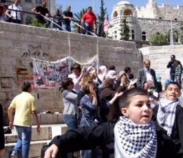 أطفال القدس يرسمون لمدينتهم وللأسرى بباب العامود