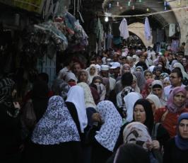 المصلين يتوافدون الى الاقصى في الجمعة الثانية من رمضان