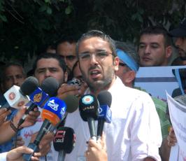 وقفة تضامنية مع الزميل المصور محمد عثمان بغزة في الذكرى الأولي لإصابته