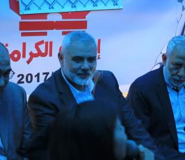 زيارة الدكتور محمد الهندى واسماعيل هنية الى خيمة اعتصام الاسرى ‫(38666753)‬ ‫‬
