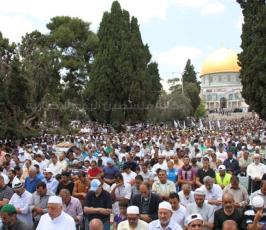 نحو 350 الف مواطن يؤدون صلاة الجمعة الثانية في رحاب الأقصى