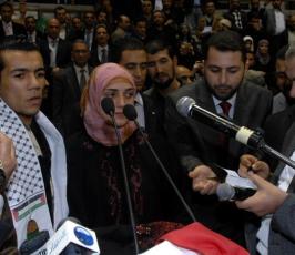رئيس الوزراء الفلسطيني اسماعيل هنية يتحدث بكلمة أمام جمهور حاشد في تونس العاصمة