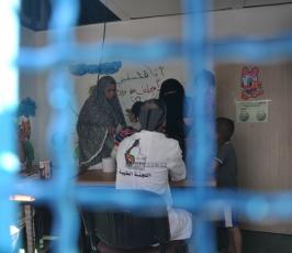 الجهاد تنظم لجان طبية لتقديم الفحوصات والأدوية للمشردين في مراكز الإيواء
