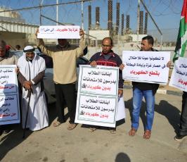 اعتصام المواطنين امام محطة توليد الكهرباء  ‫(38470149)‬ ‫‬