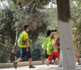 مئات أطفال المخيمات الصيفية يتدفقون على المسجد الأقصى