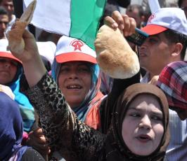 بالصور:في فلسطين.. العمال يحتفلون بيومهم العالمي على طريقتهم الخاصة