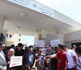 صحفيون يحتجون ضد قمع الحريات أمام وزارة الداخلية في رام الله