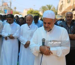 صلاة الجمعة أمام مقر الصليب  ‫(35652108)‬ ‫‬.JPG