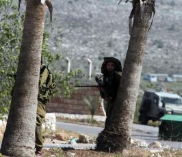 خاص فلسطين اليوم..مواجهات عنيفة بين شبان فلسطينيين وقوات الاحتلال على مدخل سلواد شرقي رام الله