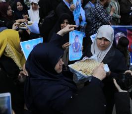 وقفة احتفال بالافراج عن الاسيرة لينا الجربونى ‫(38863382)‬ ‫‬