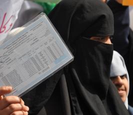 بالصور:اعتصام امام مقر الانروا احتجاجاً على قطع المساعدات