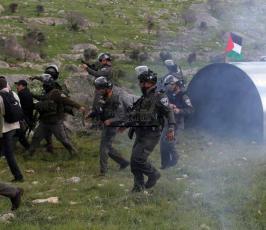 خاص فلسطين اليوم.اعتقالات وإصابات بالاختناق في "المناطير" قرب نابلس