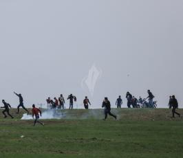 مواجهات بين الشبان الفلسطينيين وجيش الاحتلال على الحدود الشرقية لمخيم جباليا ‫(42598916)‬ ‫‬