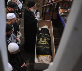 بالصور:جماهير غفيرة تشيع جثمان الشهيد المجاهد "محمد العجلة"