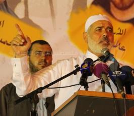 صلاة العشاء ووقفة مع الأسرى أمام مقر المفوض السامي بغزة