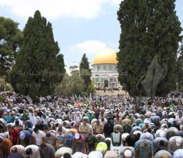 نحو 350 الف مواطن يؤدون صلاة الجمعة الثانية في رحاب الأقصى