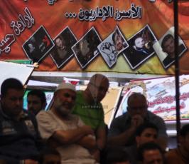 صلاة الجمعة أمام الصليب الأحمر