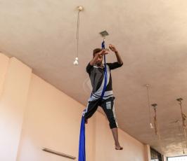 غزيون يتدربون على فنون السيرك ‫(29615501)‬ ‫‬