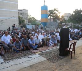 الجهاد الإسلامي يصلي العيد أمام منزل الشهيد الإعداد كامل الإعداد بغزة ‫(37945870)‬ ‫‬