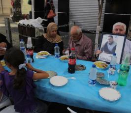 إفطار لأهالي الأسرى في سجون الاحتلال وسط رام الله