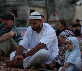 الجهاد الإسلامي يصلي العيد أمام منزل الشهيد الإعداد كامل الإعداد بغزة ‫(37945884)‬ ‫‬