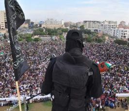 عشرات الالاف من شيوخ ونساء واطفال وقيادة الشعب الفلسطينى فى مهرجان الانطلاقة  الجهادية