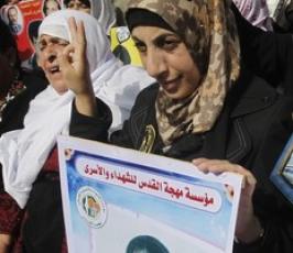 اعتصام تضامنى مع الاسرى بمشاركة المحررة هناء شلبى بغزة
