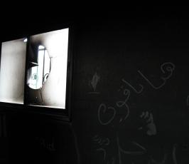 المستوطنون يحطمون  أبواب مسجد أبي بكر الصديق ونوافذه في نابلس، وخطهم شعارات عنصرية على جدرانه، وإضرامهم النار في أرجائه.