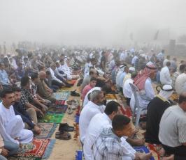 اهالى غزة يتدفقون لاداء صلاة العيد