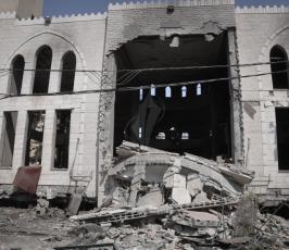 قصف عدة مساجد و مقر وزارة المالية بغزة