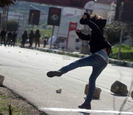 خاص فلسطين اليوم..مواجهات واعتقالات على حاجز حوارة بنابلس تضامناً مع الاسرى