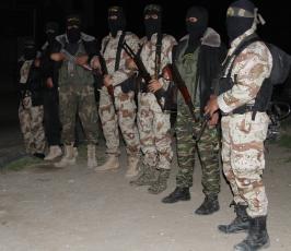 بالصور.. خنساء فلسطين"أم إبراهيم الدحدوح "تتفقد المرابطين على الثغور