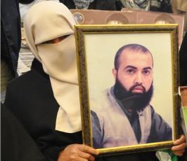 بالصور:تواصل الاعتصام الاسبوع لاهالي الاسرى قبالة الصليب فى غزة
