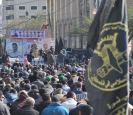 حركة الجهاد تقيم صلاة الجمعة أمام الصليب الأحمر اسنادا للأسرى