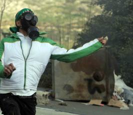 خاص فلسطين اليوم..مواجهات واعتقالات على حاجز حوارة بنابلس تضامناً مع الاسرى